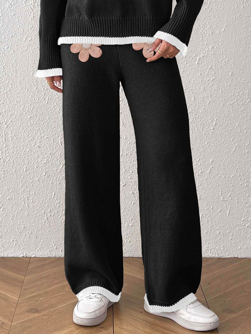 Women's Comfortable Knit Pants with Floral Appliqué Design