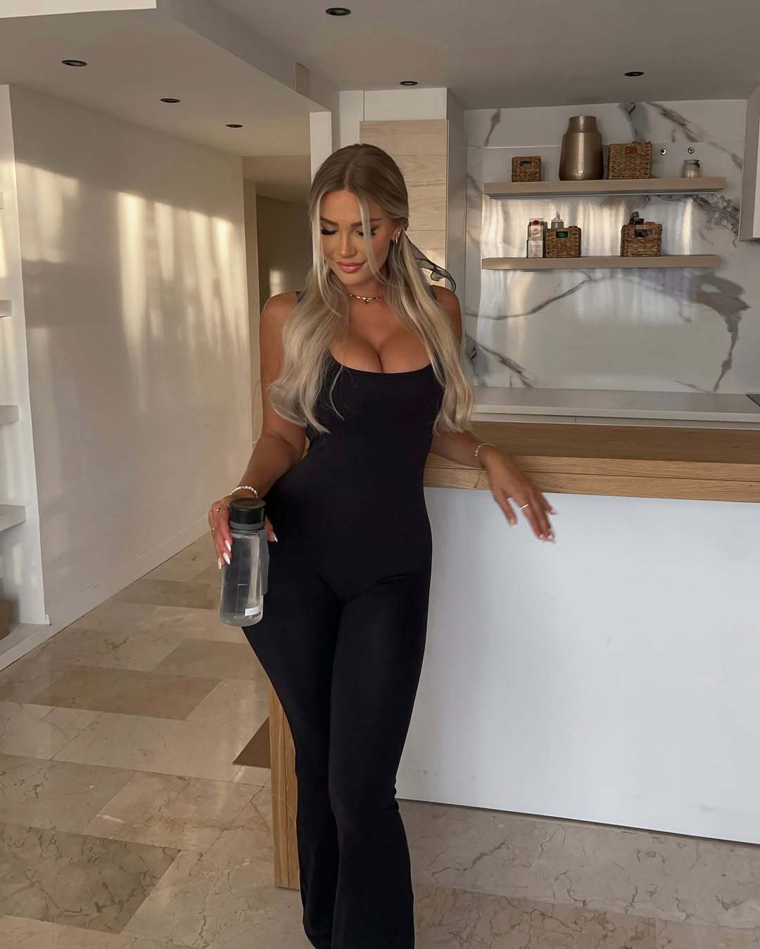 Women's Form-Fitting Sports Jumpsuit with Adjustable Straps