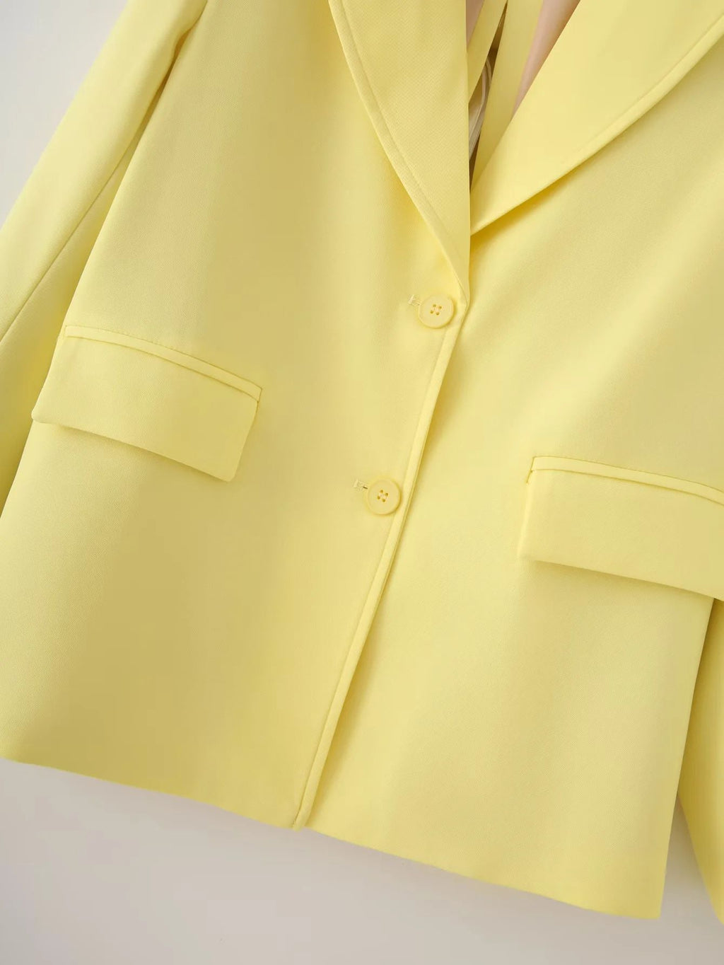 Women's Blazer Jacket with Elegant Cut and Practical Pockets