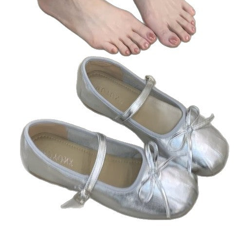 Women's ballet flats with decorative strap and comfortable footbed