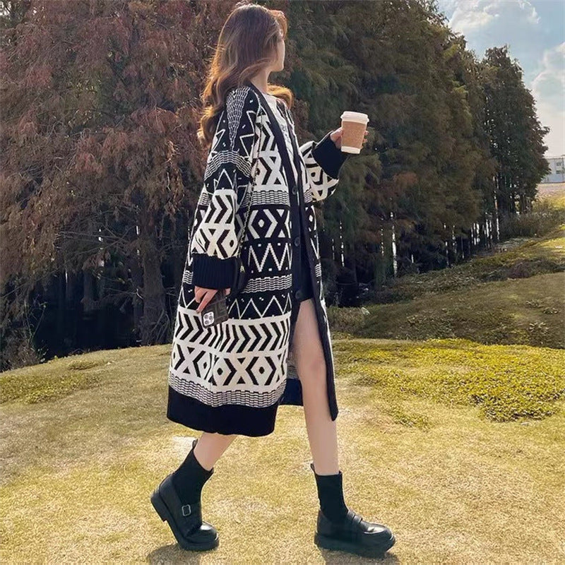 Women's Long Cardigan with Graphic Design and Deep Pockets