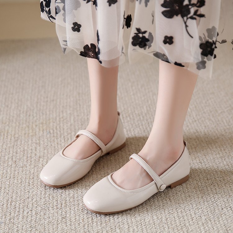 Women's Ballet Flats with Decorative Strap and Comfortable Sole