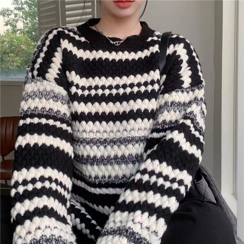 Women's Patterned Knit Sweater with Textured Fabric and Casual Fit