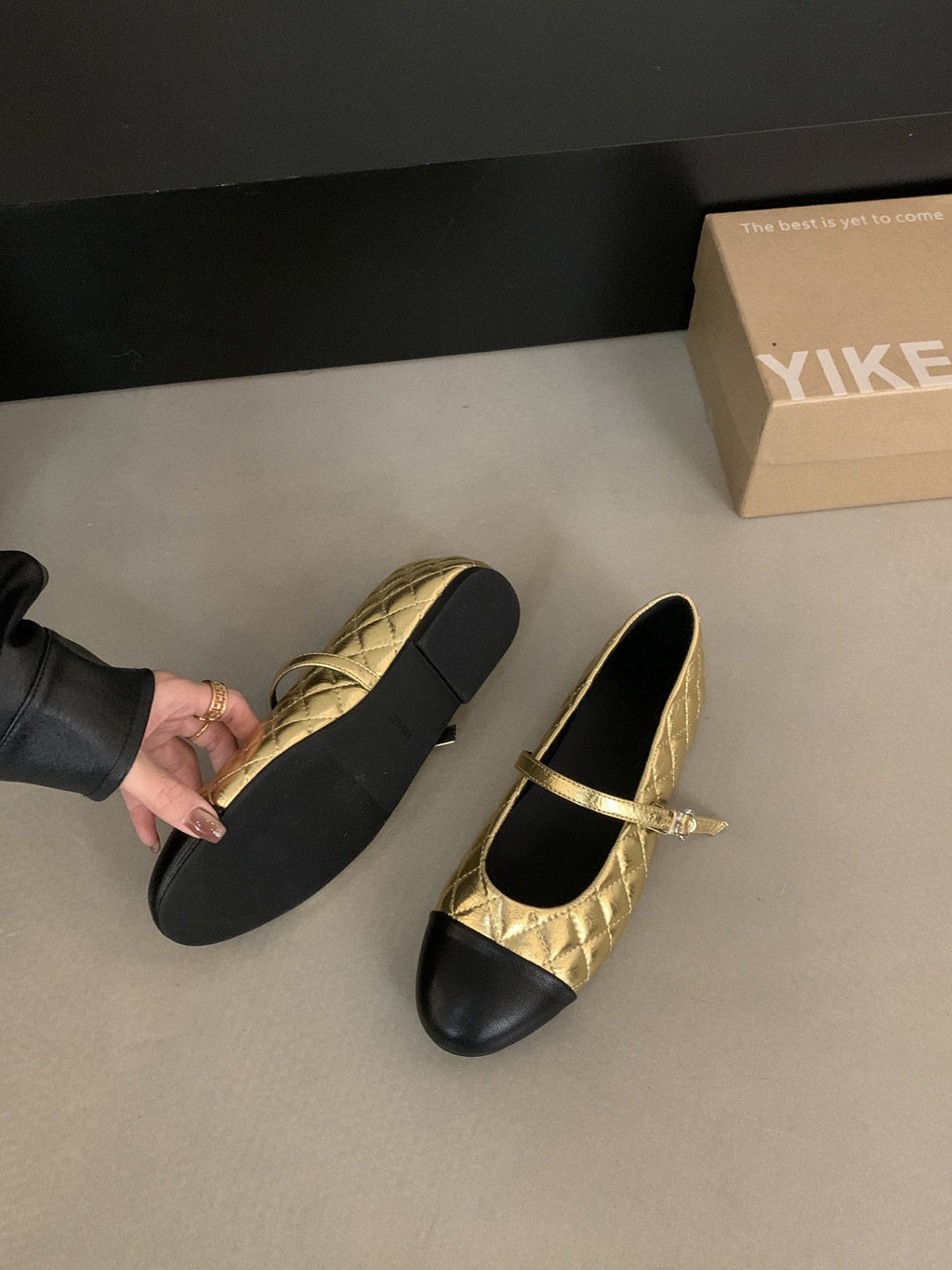 Women's Ballet Flats with Strap and Metallic Accent