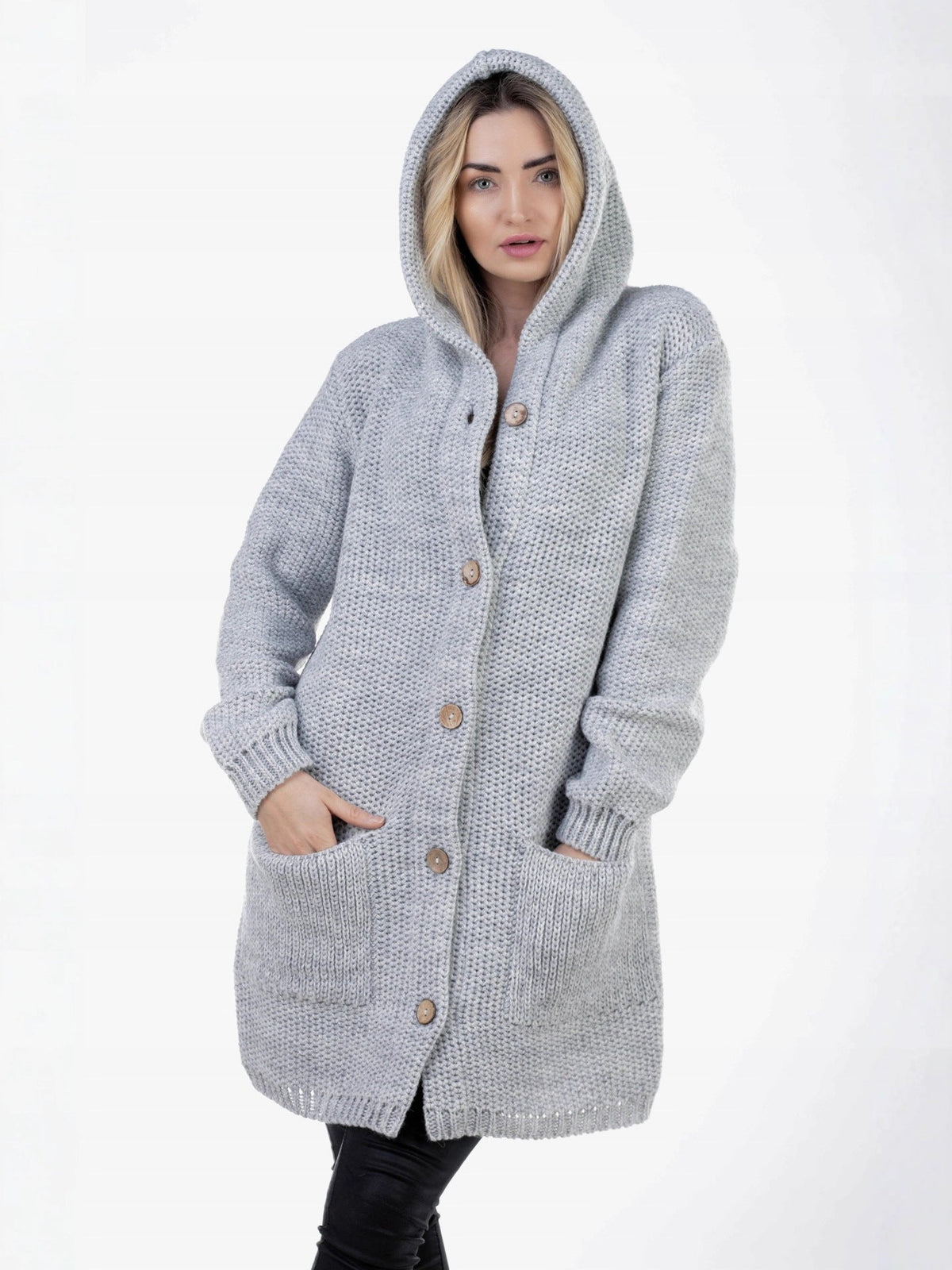 Women's Chunky Knit Cardigan with Pockets and Button Placket