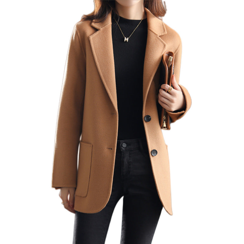 Women's Elegant Wool Blazer with Classic Lapels and Structured Fit