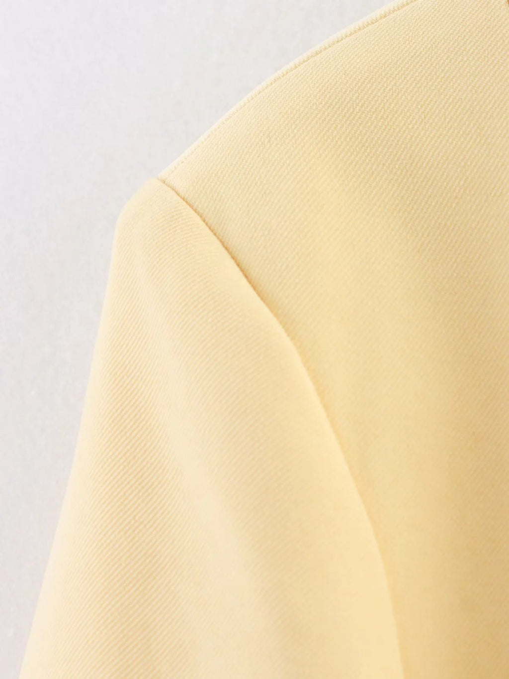 Women's Elegant Blazer Jacket with Fine Button Details and Practical Pockets