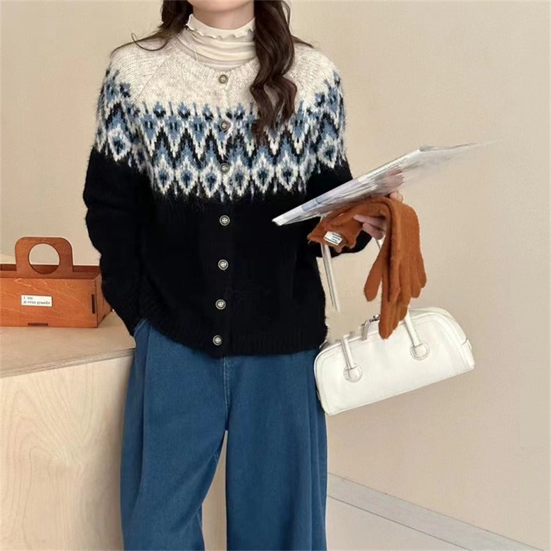 Women's Chunky Knit Cardigan with Geometric Fair Isle Pattern and Elegant Button Placket