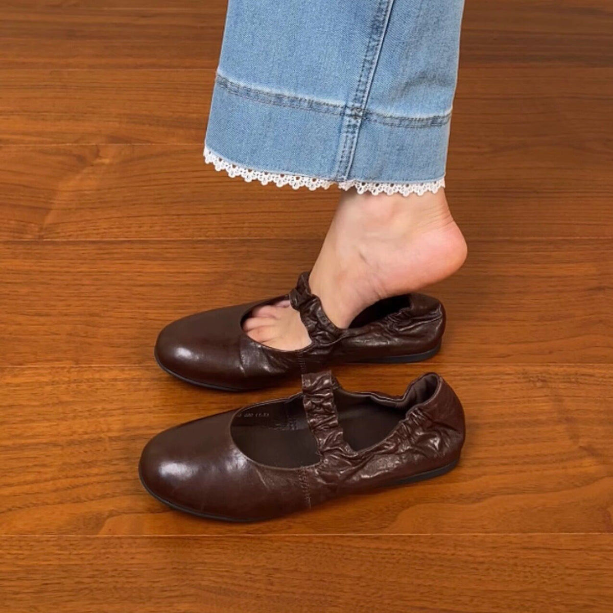 Women's Ballet Flats with Elastic Strap Design and Ergonomic Footbed