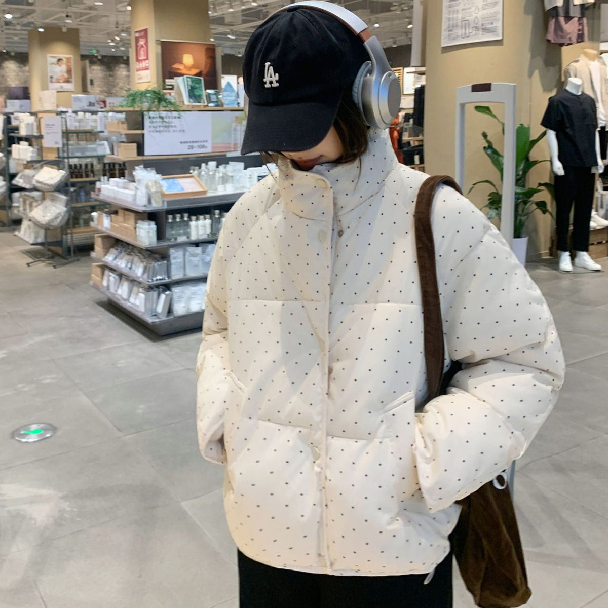 Elegant and Modern Quilted Jacket with High Pockets