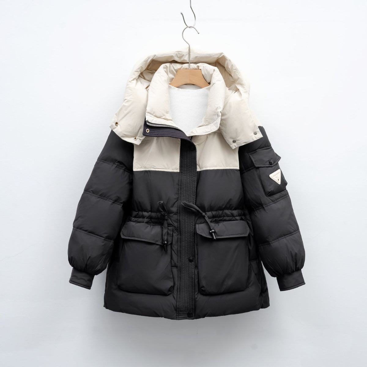 Women's Fashionable Winter Jacket with Functional Pockets and Large Hood