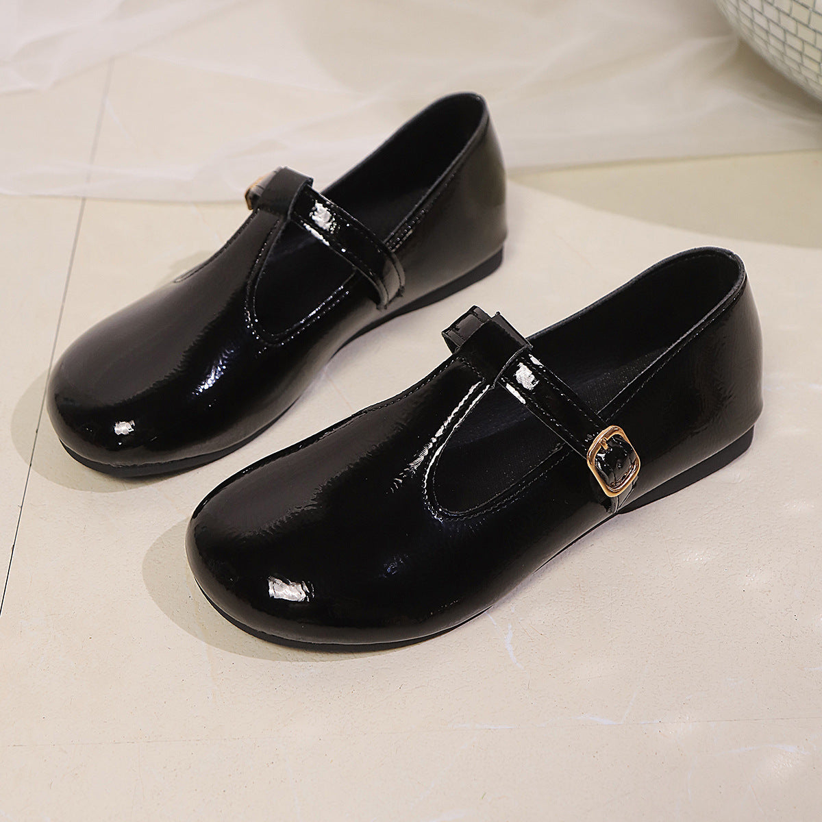 Women's Ballet Flats with Elegant Strap and Shimmering Detail