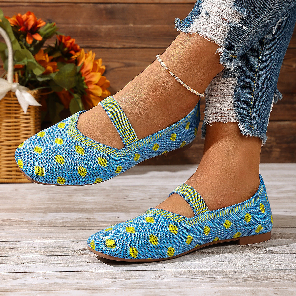 Women's Ballet Flats with Elastic Strap and Polka Dots