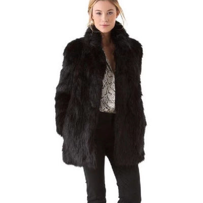 Women's Elegant Faux Fur Coat with Voluminous Collar and Practical Pockets