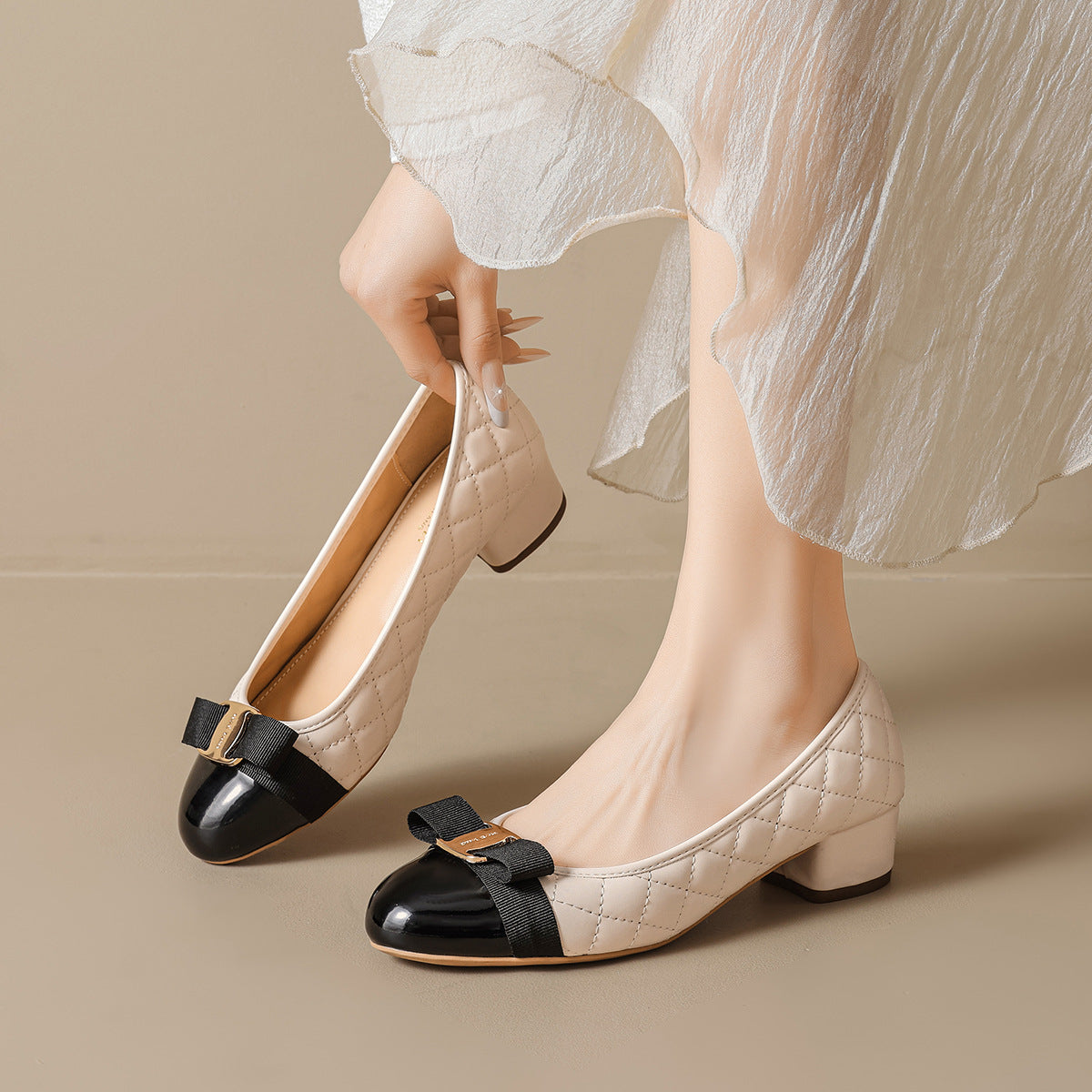 Women's Ballet Flats with Elegant Strap and Fashionable Patent Toe