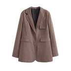 Women's Elegant Plaid Blazer with Modern Cut and Practical Pockets