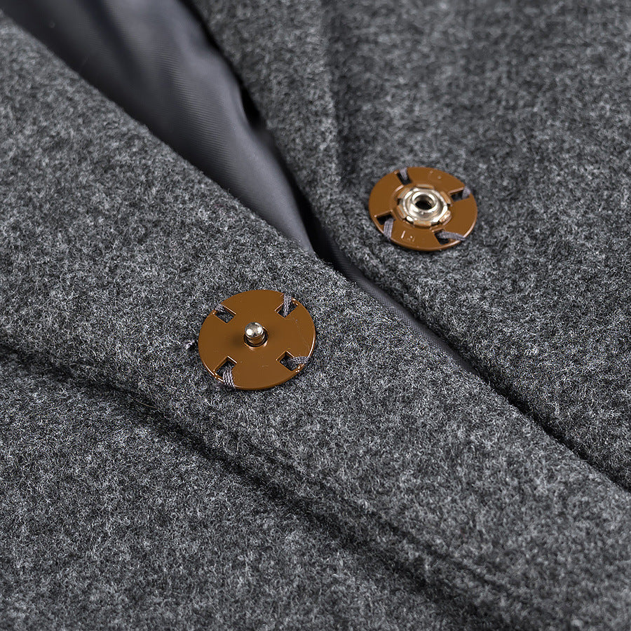 Elegant Winter Coat with High Collar and Practical Pockets