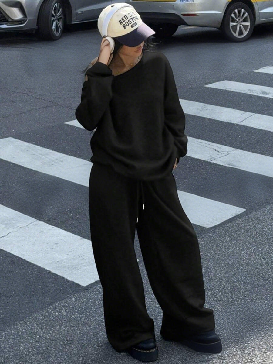 Women's Casual Oversized Sweat Suit with Wide Cut and Breathable Material