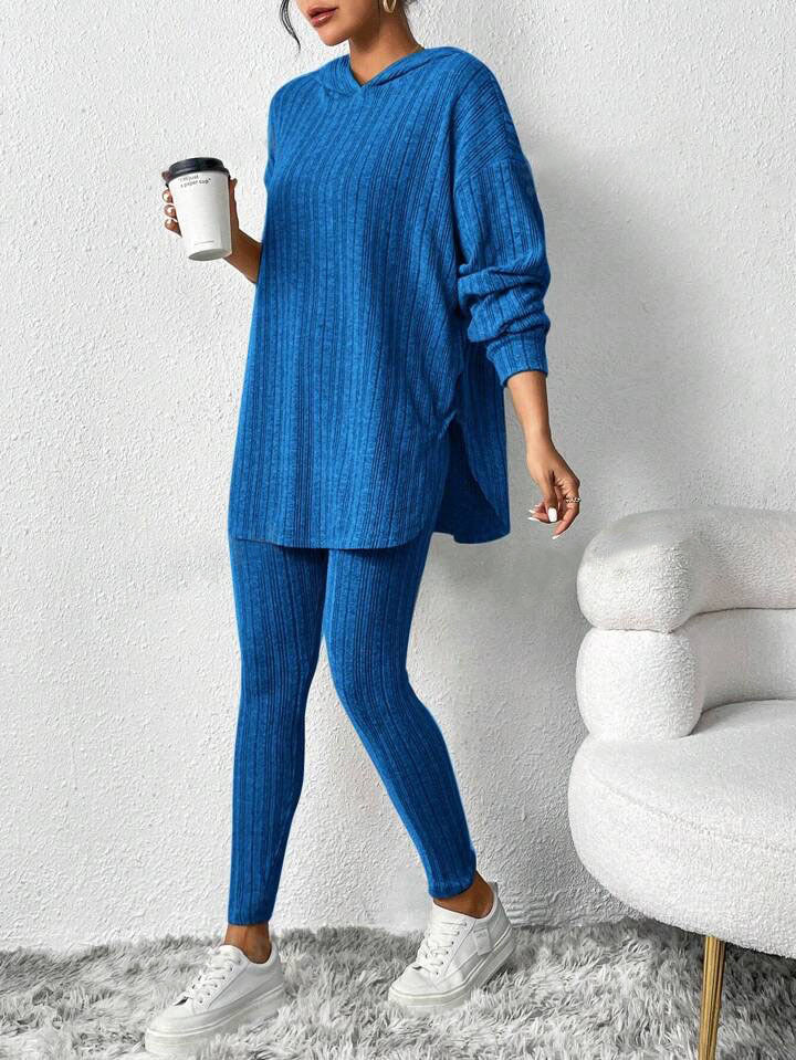 Women's Casual Lounge Outfit with Oversized Sweater and Leggings