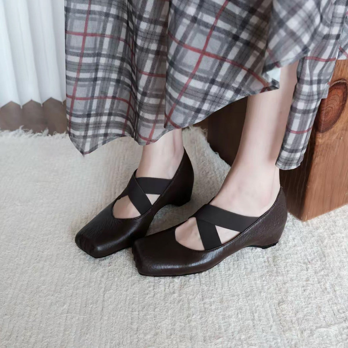 Women's Ballet Flats with Elegant Strap and Comfortable Footbed