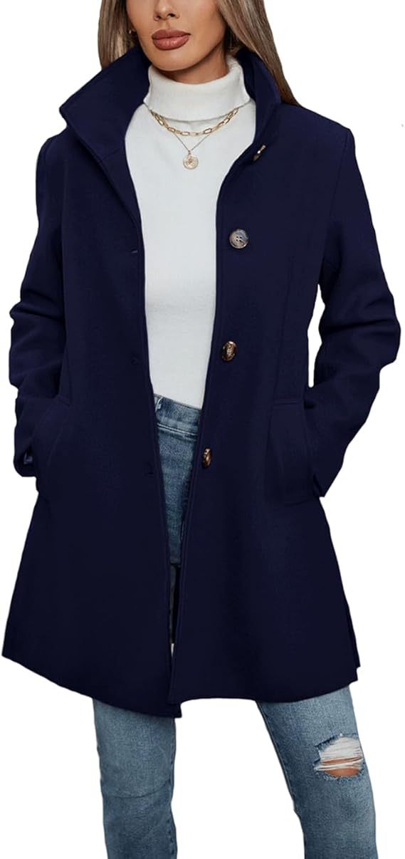 Elegant Wool Coat with High Collar and Practical Pockets