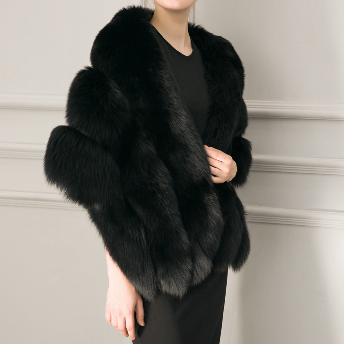 Women's Luxurious Elegant Faux Fur Cape