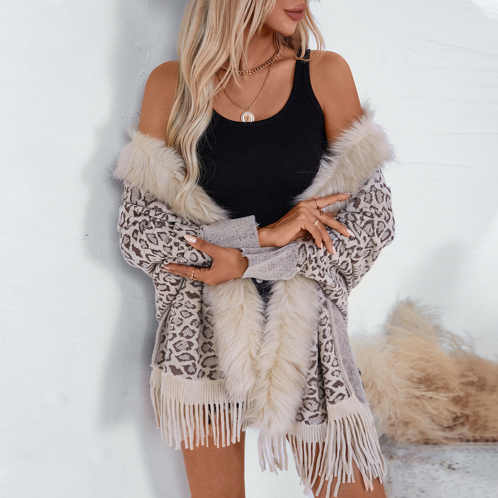 Women's Elegant Knit Poncho with Faux Fur Collar and Fringed Hem