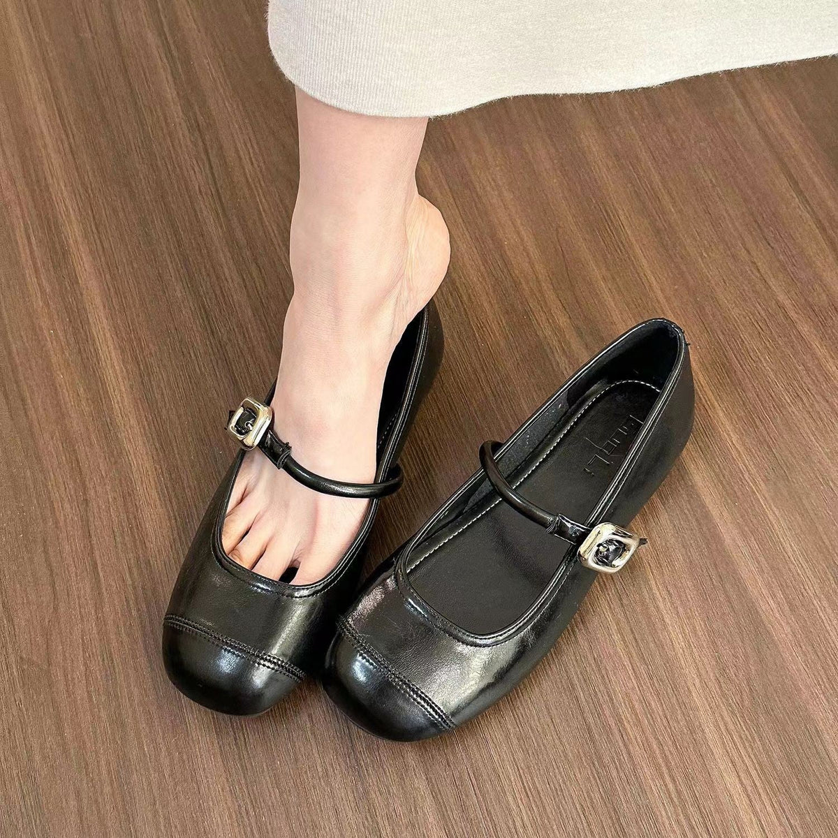 Women's Ballet Flats with Decorative Buckle