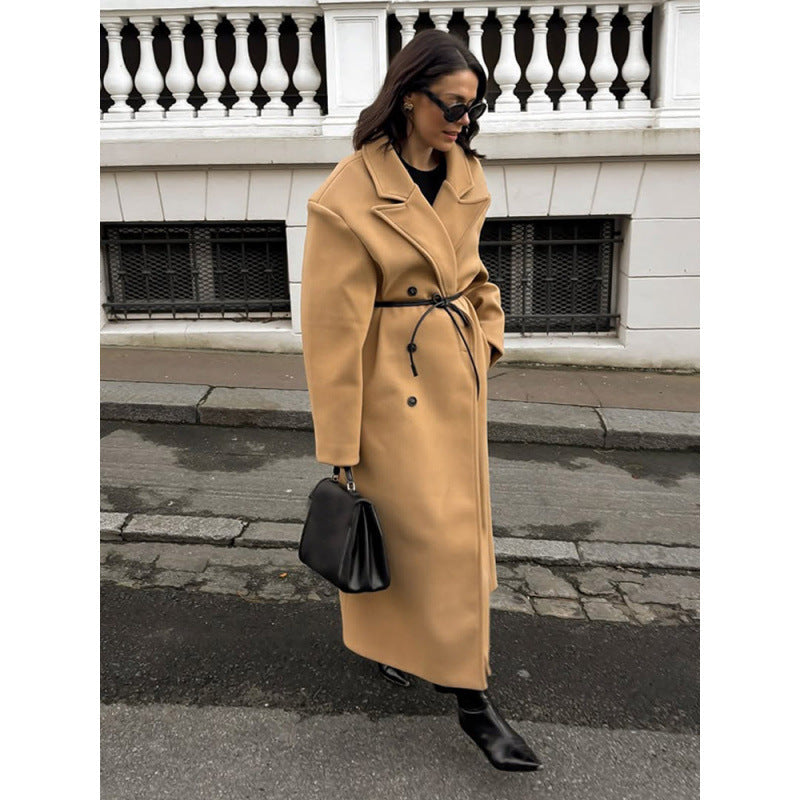 Elegant Wool Coat in Modern Retro Design
