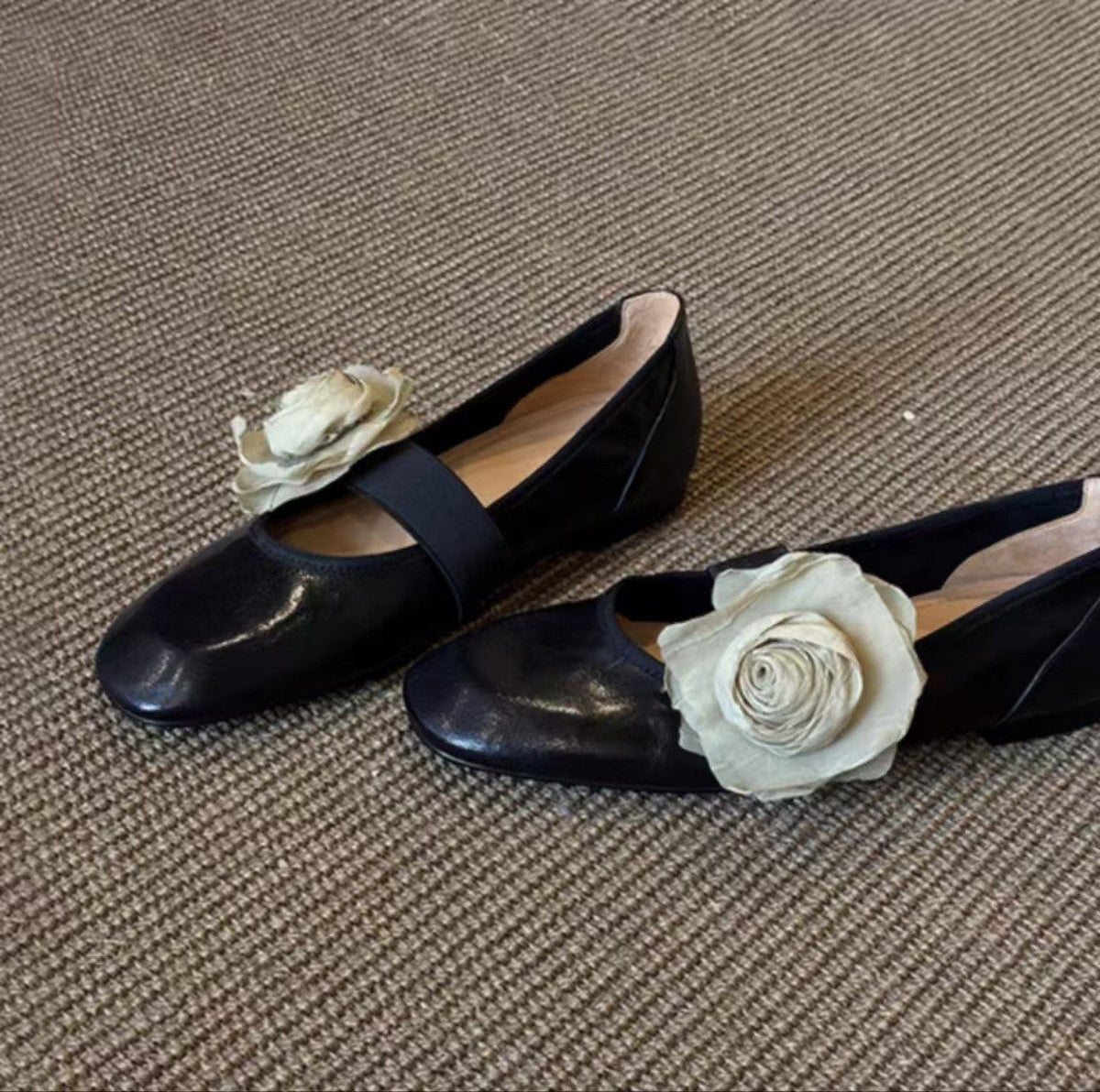 Women's Ballet Flats with Floral Decor and Elastic Strap