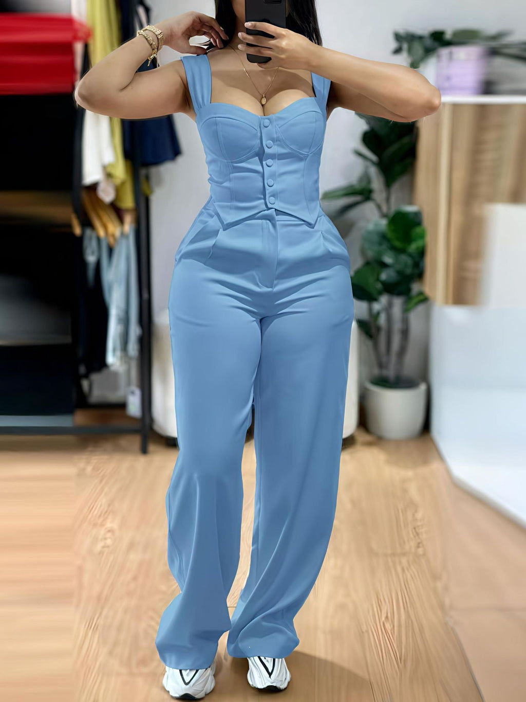 Women's Form-Fitting Jumpsuit with Tailored Cut and Button Placket