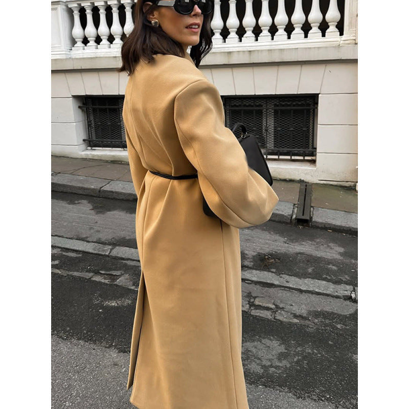 Elegant Wool Coat in Modern Retro Design
