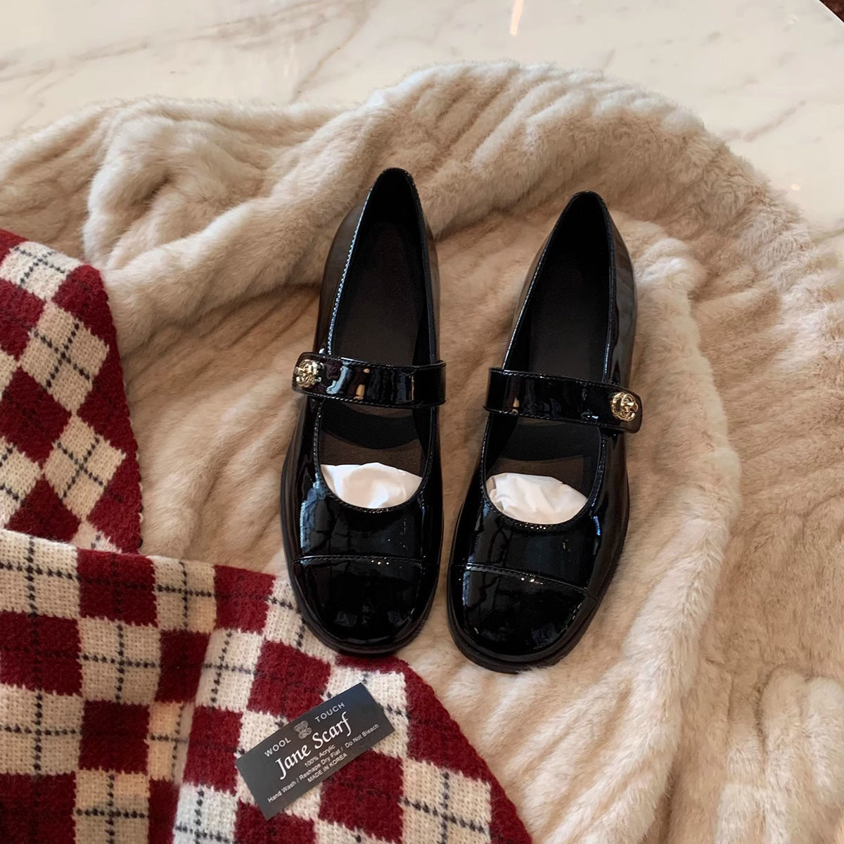 Women's Ballet Flats with Elegant Strap and Fashionable Contrast Design