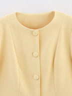 Women's Elegant Blazer Jacket with Fine Button Details and Practical Pockets