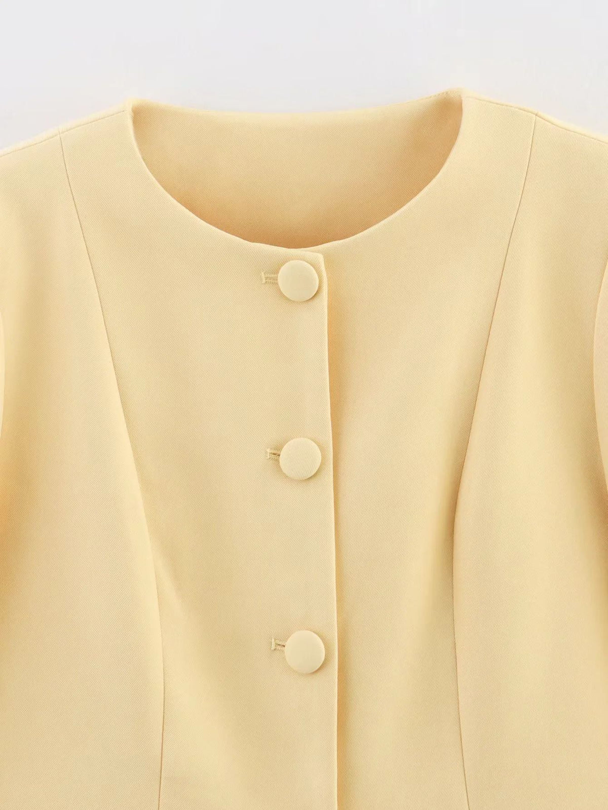Women's Elegant Blazer Jacket with Fine Button Details and Practical Pockets