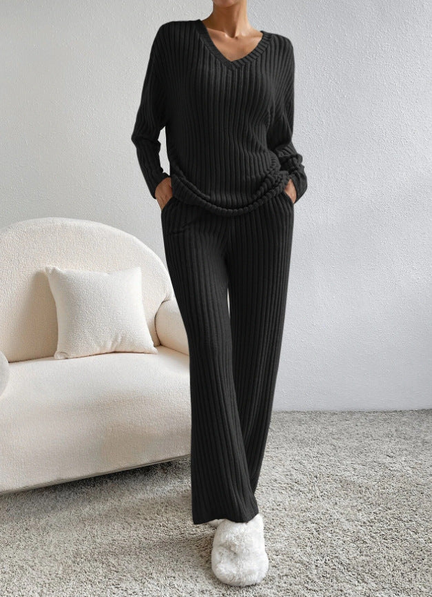 Women's Comfortable Knit Suit in Modern Ribbed Design