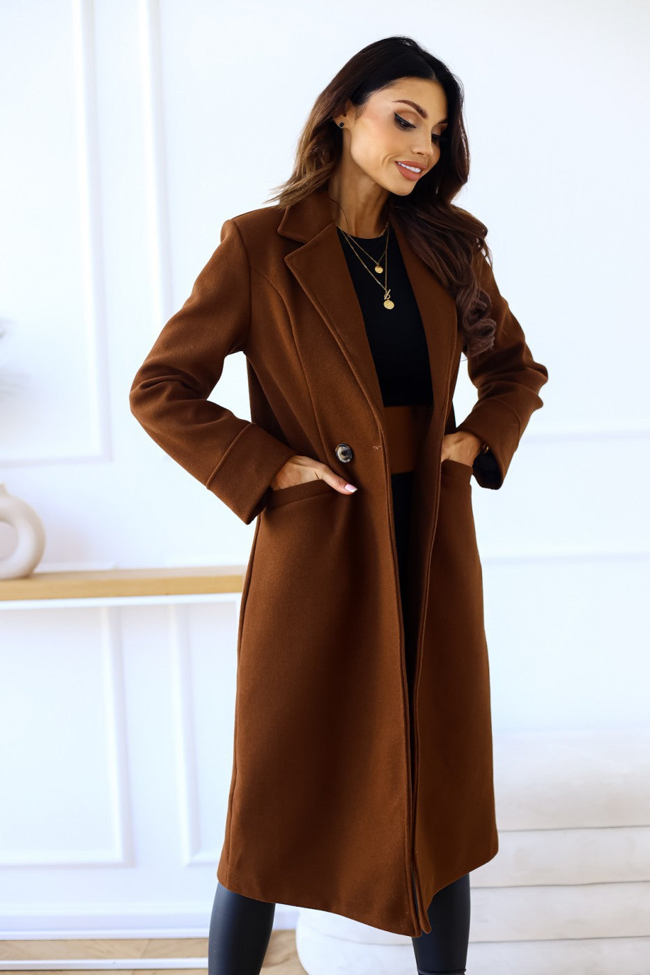 Women's Elegant Wool Coat with Classic Lapel