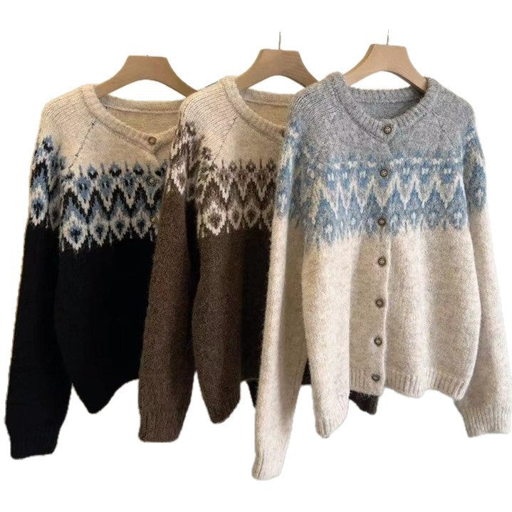 Women's Chunky Knit Cardigan with Geometric Fair Isle Pattern and Elegant Button Placket