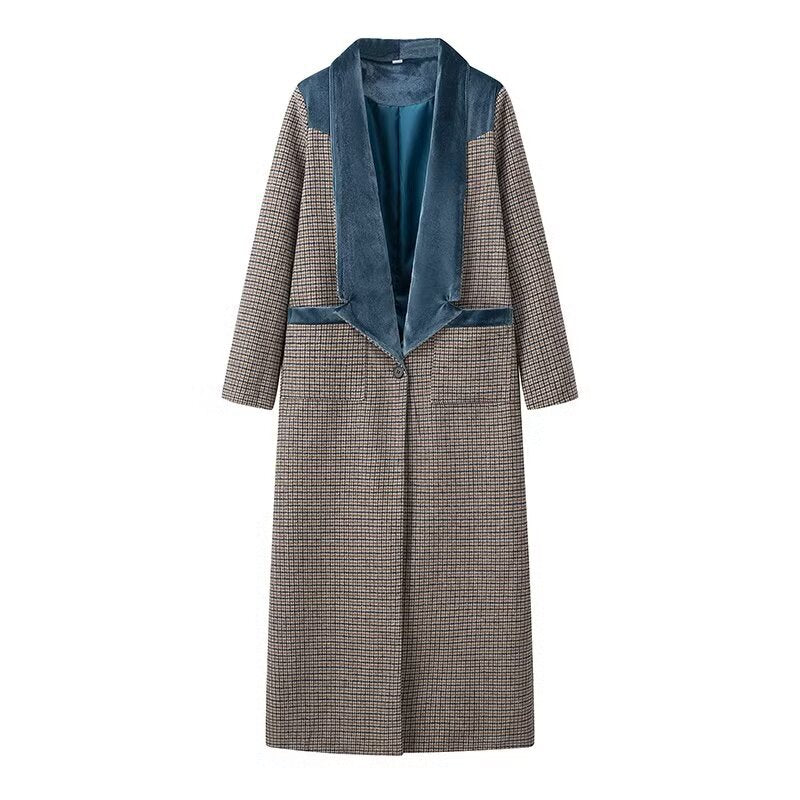 Women's Elegant Longer Blazer with Fine Plaid Pattern and Fluffy Collar