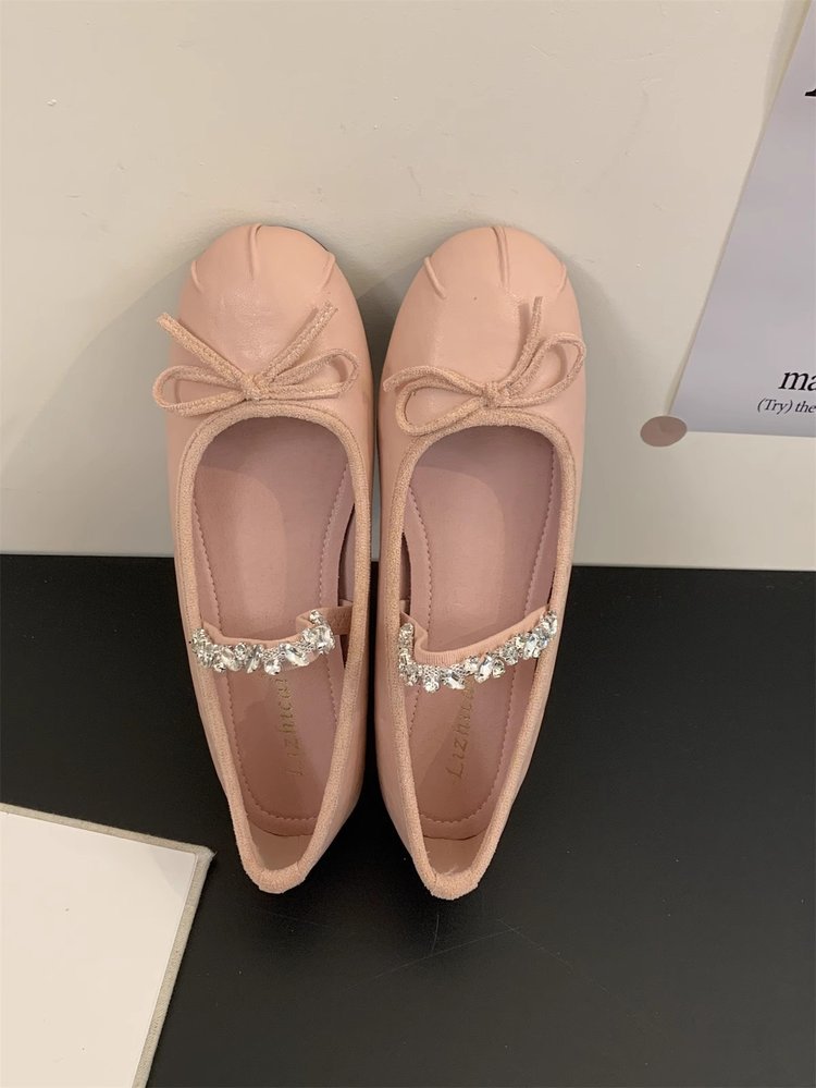 Women's Ballet Flats with Elegant Bow Accent and Quality Lining