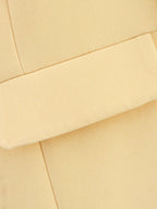Women's Elegant Short Blazer with Tailored Fit and Button Details