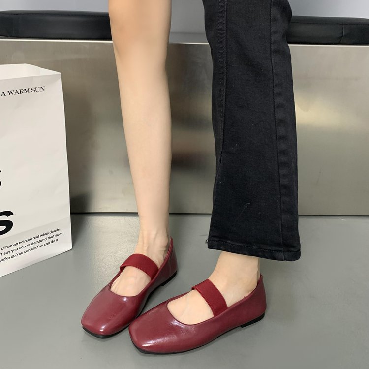 Women's Ballet Flats with Elastic Strap and Elegant Design