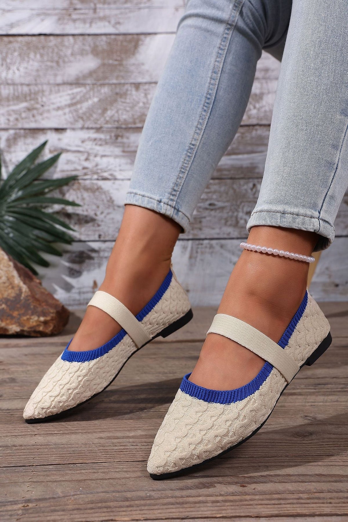 Women's Ballet Flats with Elastic Strap Design