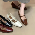 Women's Ballet Flats with Elegant Strap and Playful Cut