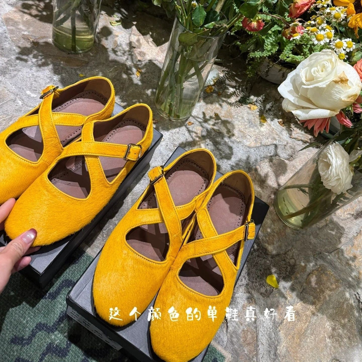 Women's Ballet Flats with Elegant Strap and Curved Shape