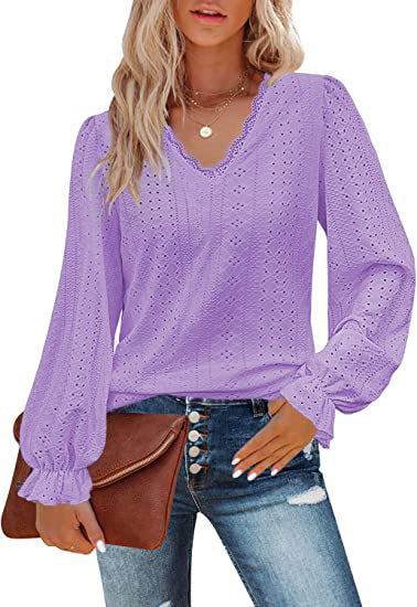 Women's Blouse with Romantic Cut and Detailed Embroidery