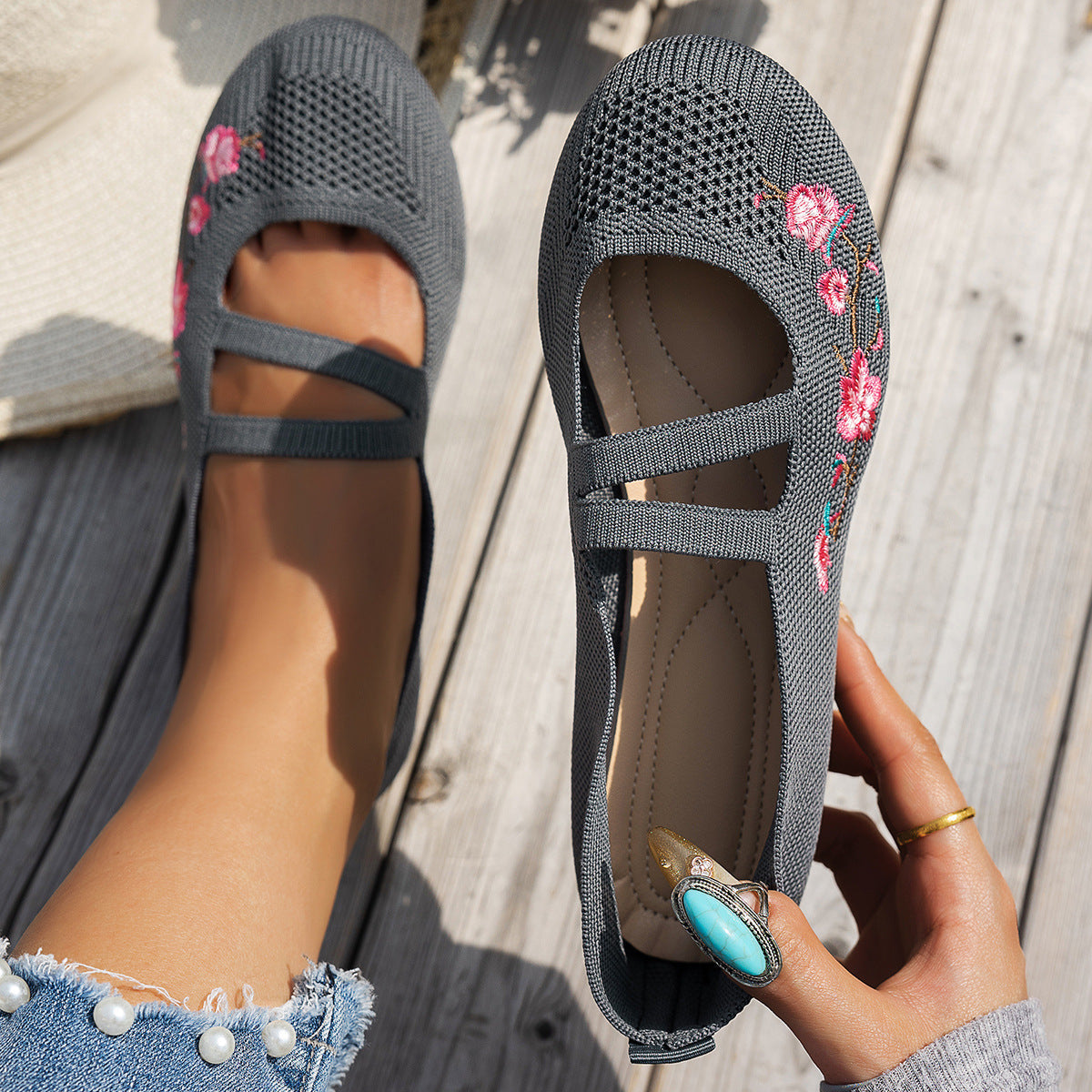 Women's Floral Embroidered Ballet Flats