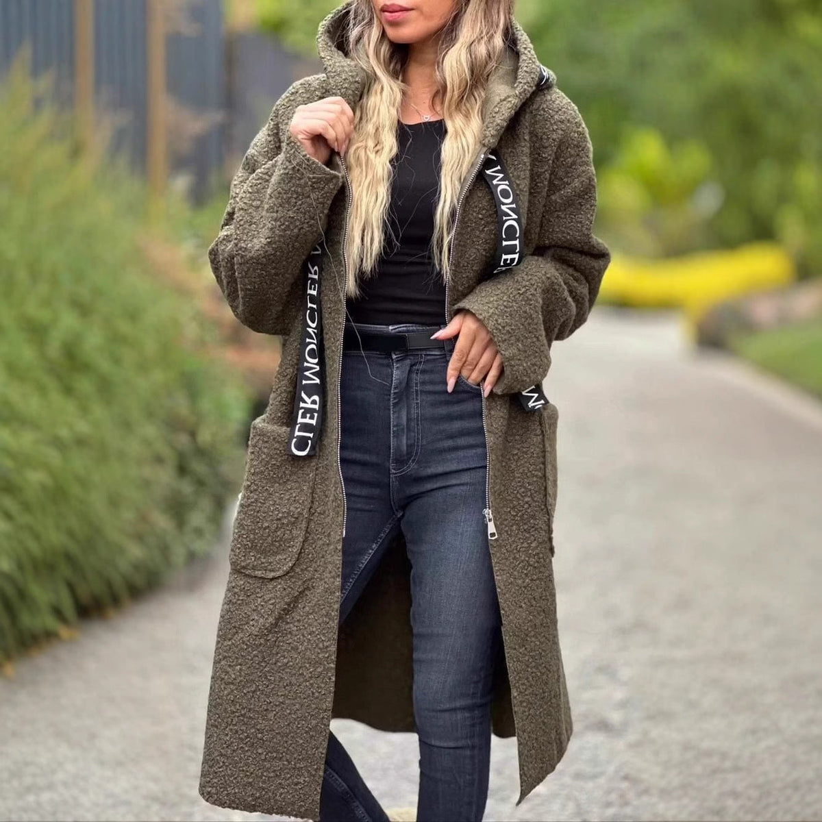 Women's Fashionable Oversized Fleece Coat with Practical Pockets and Hood
