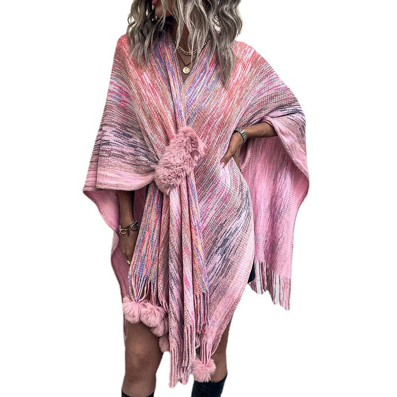 Fashionable Poncho with Luxurious Faux Fur Trim and Creative Fringe