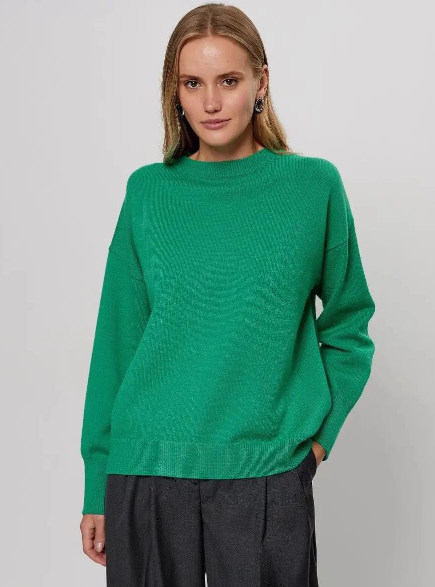 Women's Comfortable and Elegant Knit Sweater with Dropped Shoulders and Ribbed Cuffs